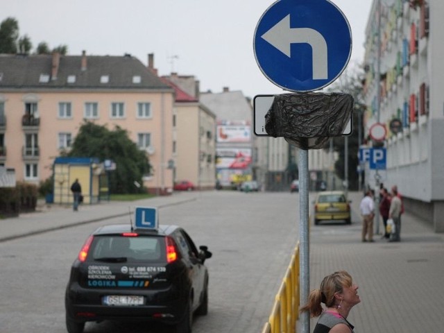 16 czerwca prezydent Kobyliński ogłosił, że zamyka ruch na ulicy Grodzkiej. Teraz, po trzech miesiącach, 16 września mógłby tę nietrafioną decyzję odwołać - mówi Robert Kujawski, wiceprzewodniczący Rady Miejskiej w Słupsku z ramienia PiS.