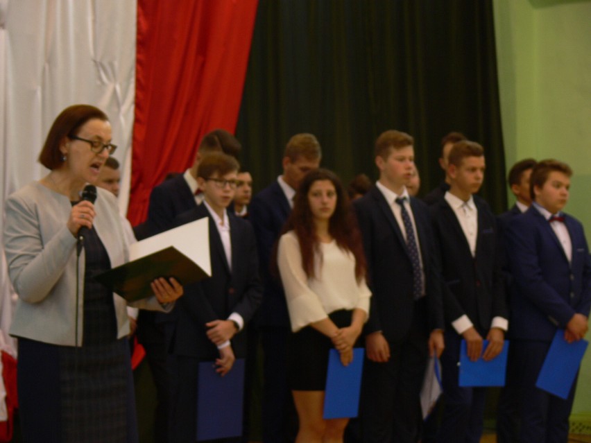 Szkoła Do Hymnu w sandomierskim "Rolniku". Tak świętowano odzyskanie przez Polskę Niepodległości (ZDJĘCIA)  