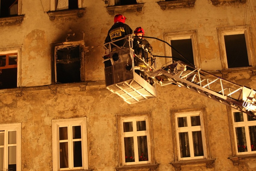 Pożar przy ul. św. Wincentego. Jedna osoba ciężko poparzona (FILM, ZDJĘCIA)