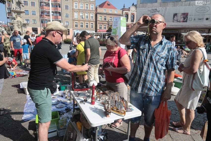 Pchli targ na placu Orła Białego w Szczecinie