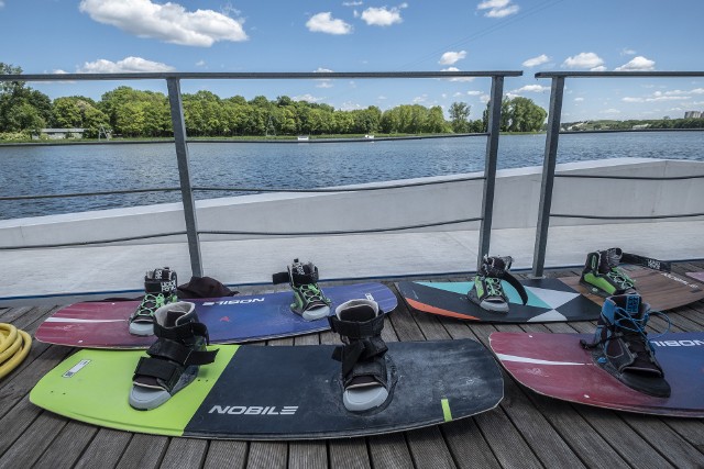 Wake Park Malta jest zlokalizowany nad jeziorem Maltańskim w Poznaniu. To praktycznie jedyne miejsce w Poznaniu z torem do jazdy na wakeboardzie. Od poniedziałku, 1 czerwca wznawia swoje funkcjonowanie.Przejdź do następnego zdjęcia ----->