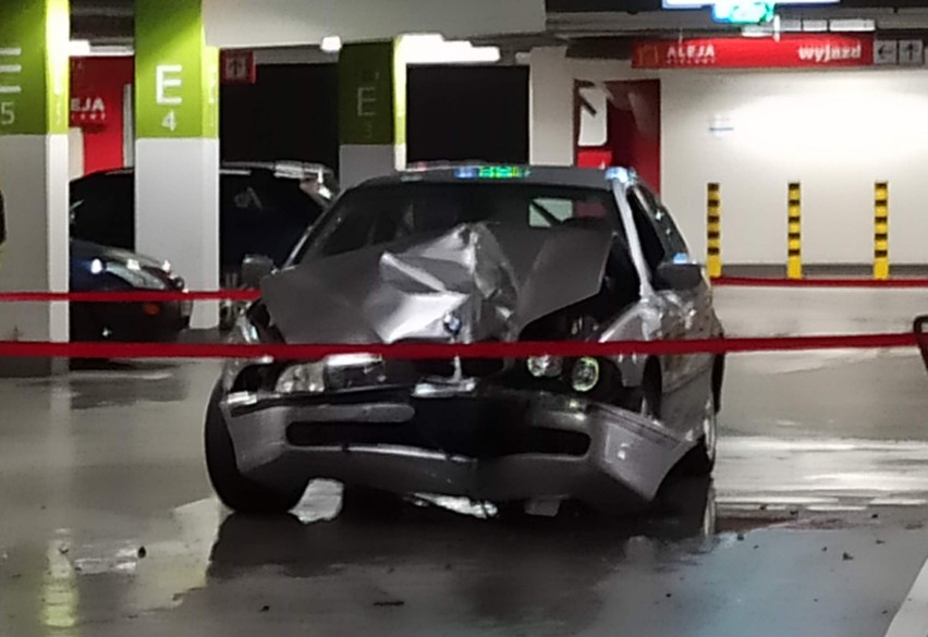 Tak się skończył drift bmw na podziemnym parkingu Alei Bielany