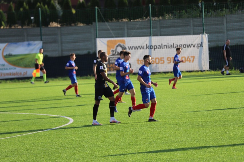 3 liga. ŁKS Probudex Łagów wygrał derbowy mecz z Wisłą Sandomierz. Dwie bramki zdobył Artur Piróg [ZDJĘCIA]