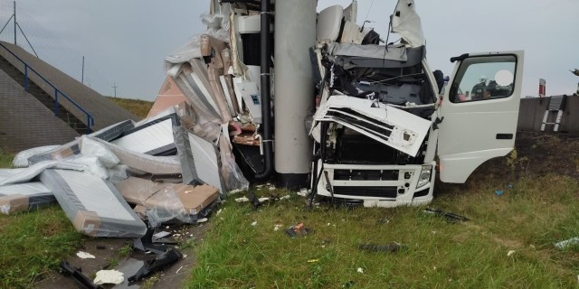 W czwartek 30 czerwca około godziny 5.30 służby ratunkowe otrzymały informację o wypadku na 132 kilometrze autostrady A2Zobacz zdjęcia --->