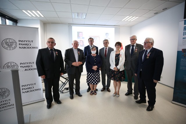 Wręczenie nagrody honorowej "Świadek Historii" w Centrum Edukacyjnym IPN w Katowicach. Zobacz kolejne zdjęcia. Przesuwaj zdjęcia w prawo - naciśnij strzałkę lub przycisk NASTĘPNE