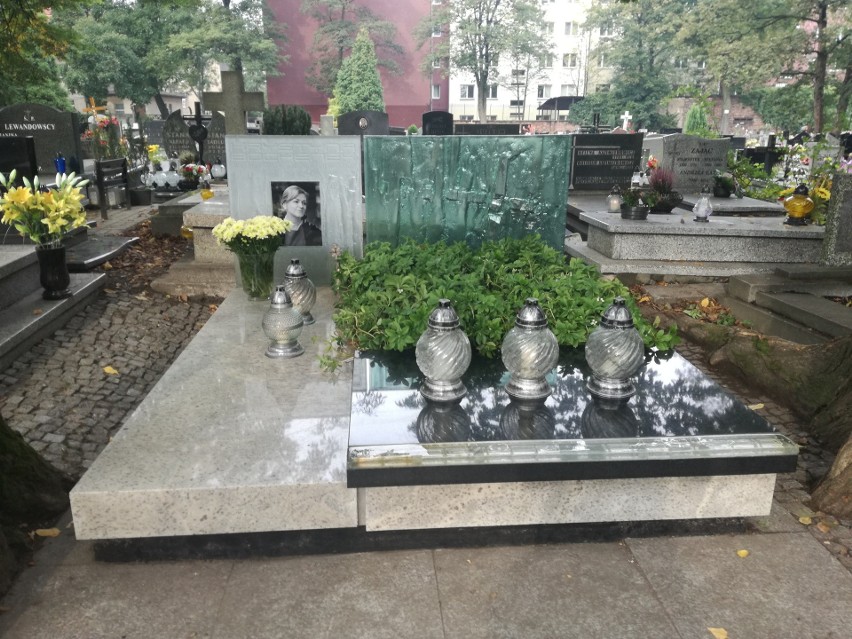 Grób Krystyny Bochenek na cmentarzu w Katowicach. Tak...