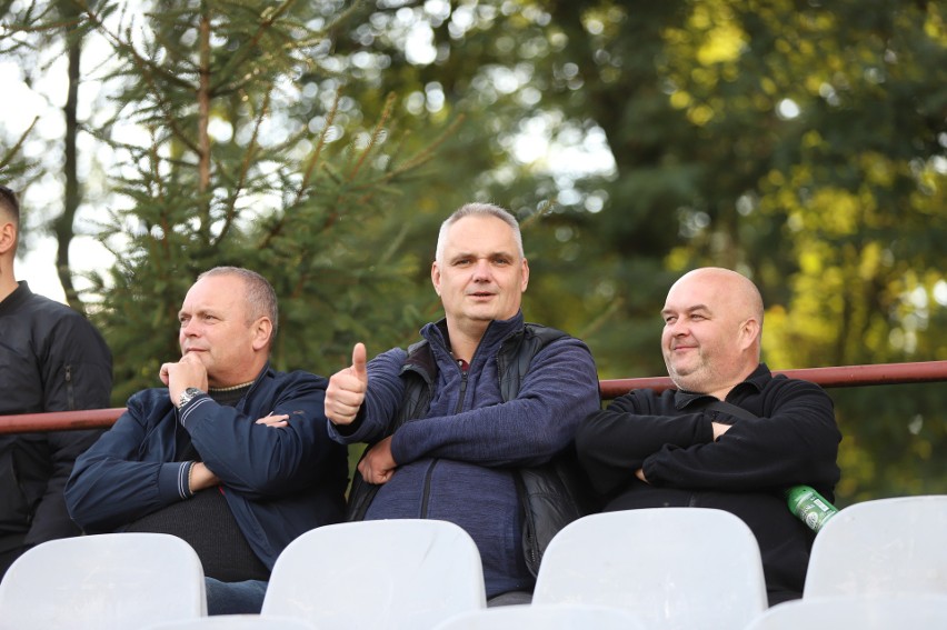 Znane osoby na meczu Korony II Kielce z Cracovią II w 3. lidze. Byliście na tym spotkaniu? Szukajcie się na zdjęciach