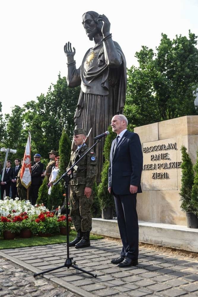 Poświęcenie figury Chrystusa. Antoni Macierewicz w Poznaniu