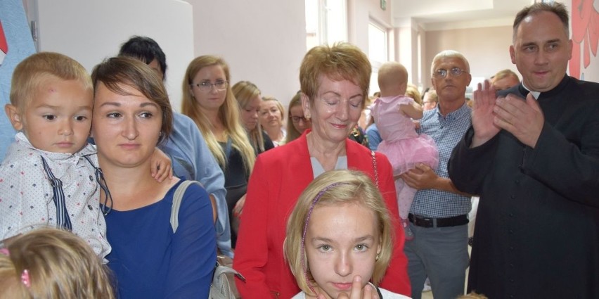 Po kilkunastu latach do Oleszna wróciło przedszkole. Dzieci bardzo się cieszą z nowoczesnej siedziby (WIDEO)