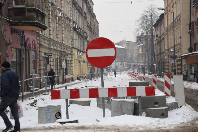 W Chorzowie trwa przebudowa ulicy Powstańców. Kierowcy muszą uważać na utrudnienia.Zobacz kolejne zdjęcia. Przesuwaj zdjęcia w prawo - naciśnij strzałkę lub przycisk NASTĘPNE