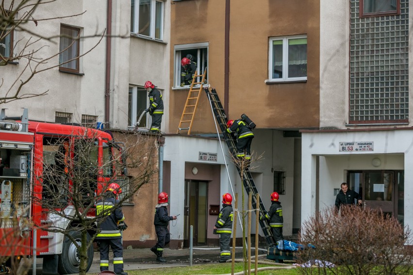 Pożar w bloku w Krakowie [ZDJĘCIA, WIDEO]