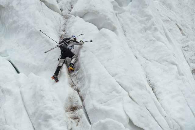 Bargiel dwa lata temu zjechał z K2. Zobacz nowe kulisy