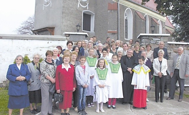Parafia w Zwanowicach liczy 120 rodzin.