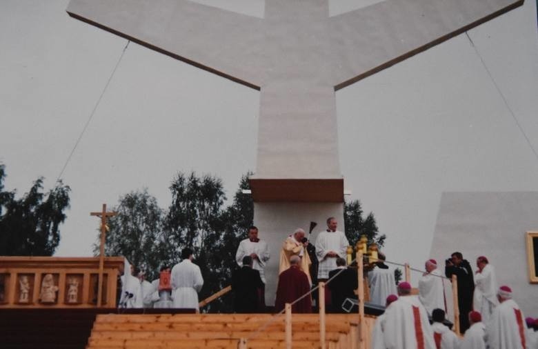 Uroczystości w Masłowie w 29. rocznicę wizyty Jana Pawła II. Mszę świętą odprawi biskup Florczyk. ZAPIS TRANSMISJI [ZDJĘCIA]