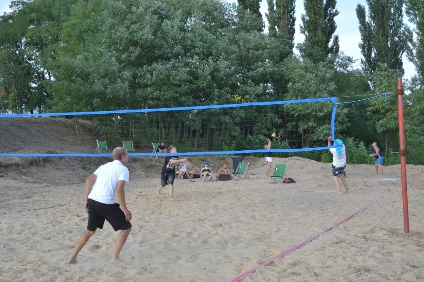 W Lipnie odbył się II Turniej Plażowej Piłki Siatkowej MIXTY. Zbierano pieniądze na rehabilitację Szymona Knacha [zdjęcia]