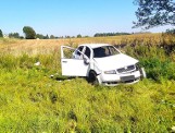 Uszkodzone auto poza drogą, kierowcy nie było (ZDJĘCIA)