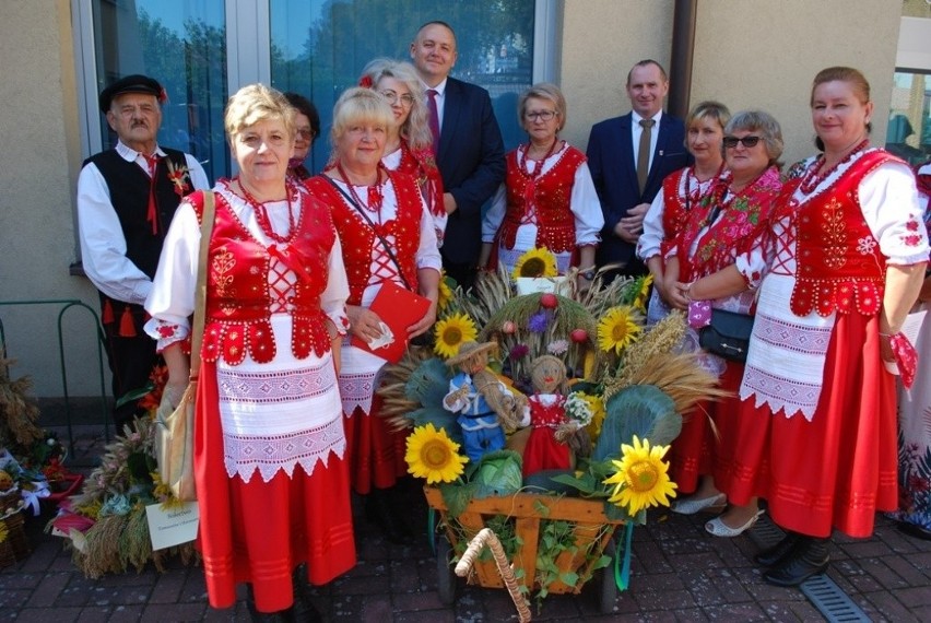 Dożynki parafialne w Tarłowie. Rolnicy podziękowali za plony [ZDJĘCIA] 