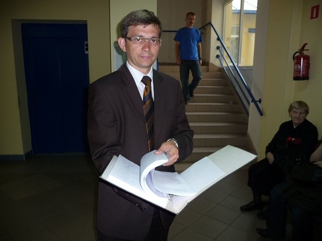 Ponad 5 tysięcy podpisów, jak informuje radny Dariusz Nowak, zebrano pod petycją w sprawie likwidacji przychodni Niepublicznego Zakładu Opieki Zdrowotnej &#8222;Eskulap&#8221;.