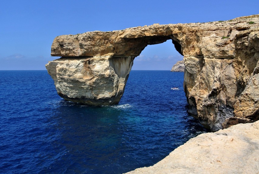 Azure Window, czyli most skalny znajdujący się na leżącej...