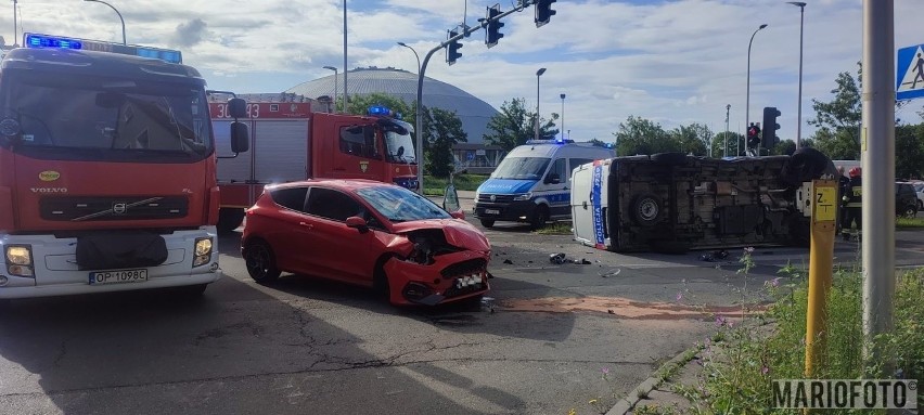 Wypadek z udziałem policyjnego radiowozu w Opolu.