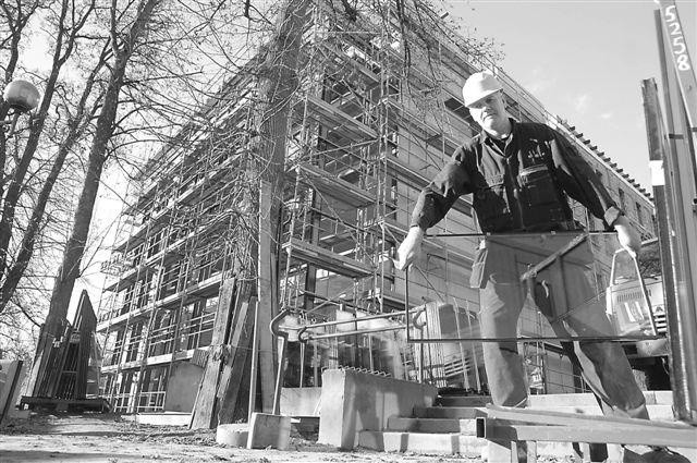 Budowa w Miejskiej Bibliotece Publicznej w Opolu przy ul. Minorytów to jedna z inwestycji realizowanych ostatnio przez Energopol Trade Opole sp. z o.o. (fot. Sławomir Mielnik)