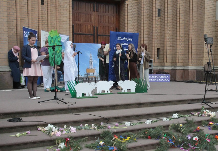 Festyn przy parafii katedralnej w Radomiu.