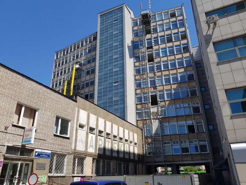 Trwają prace remontowe w budynku przy ul. Skłodowskiej 14....