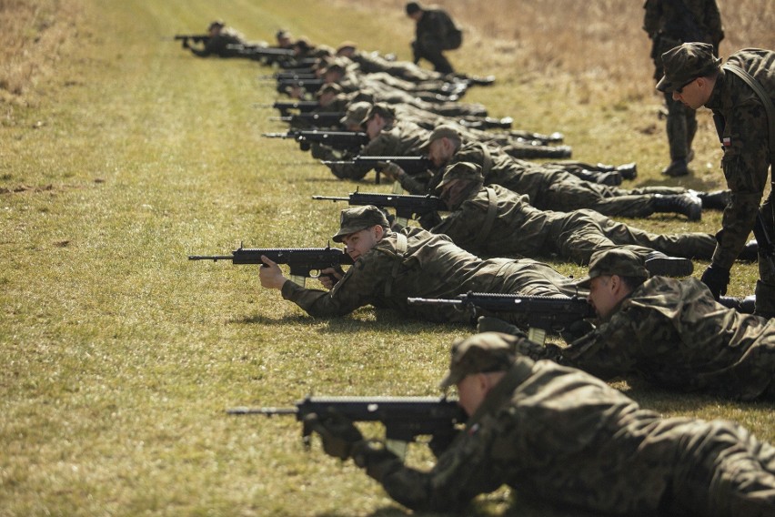 Żołnierze WOT-u podlegają ciągłemu szkoleniu.