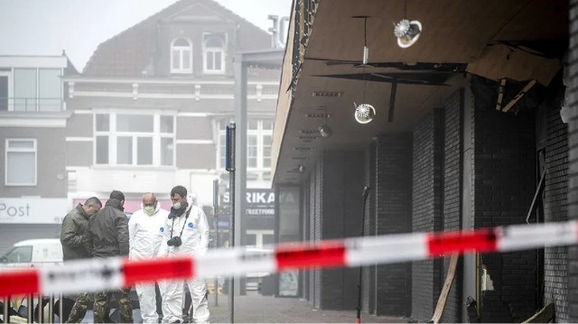 Przed sądem w Schiphol stanęło w poniedziałek pięciu oskarżonych o pięć ataków na sklepy sprzedające polskie produkty w 2020 i 2021 roku.