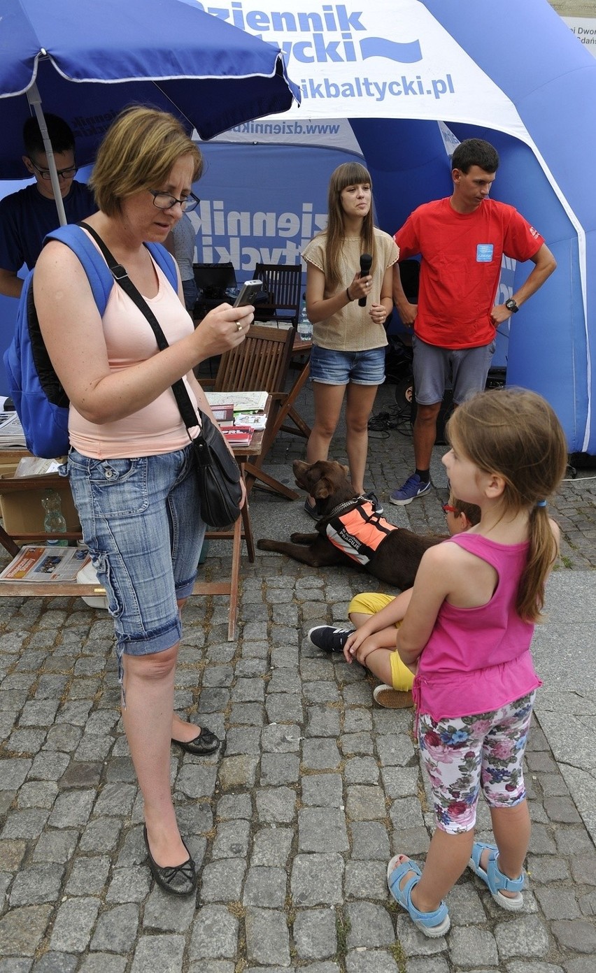 Letnia Redakcja "Dziennika Bałtyckiego" na Jarmarku. Odwiedziła nas straż miejska [WIDEO, ZDJĘCIA]