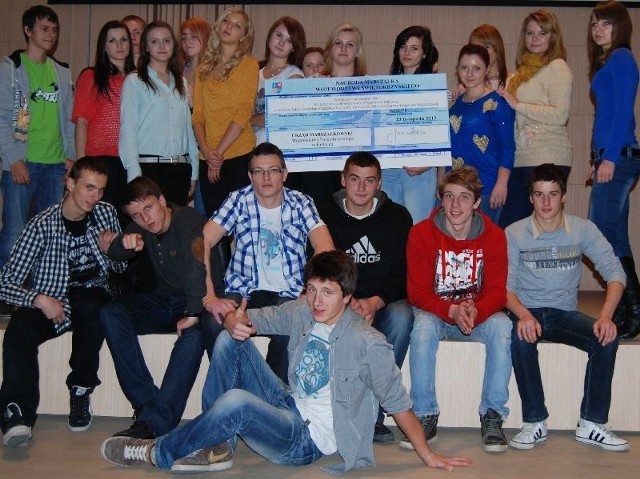 Uczniowie "Czarnieckiego&#8221; w nagrodę od marszałka województwa Adama Jarubasa pojadą na wycieczkę do Brukseli.