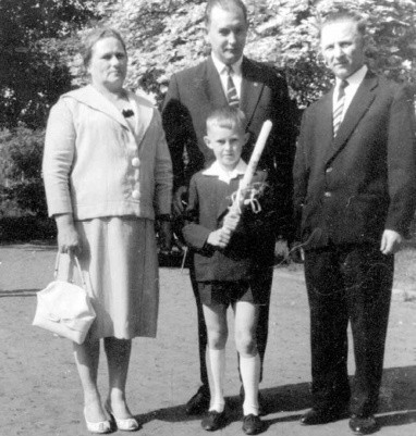 Zbigniew Has (w środku) z rodziną. Zdjęcie z 1961 roku