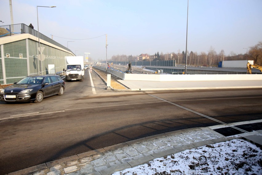 Ruch na głównej jezdni DK 94 w Sosnowcu został wstrzymany....