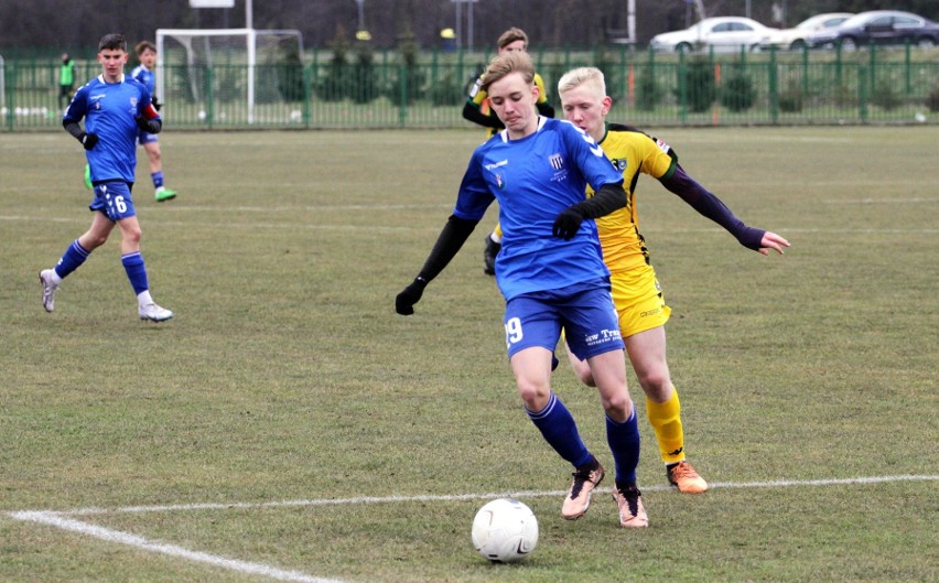 Na boisku na tarnobrzeskim Zwierzyńcu Siarka Tarnobrzeg U15...