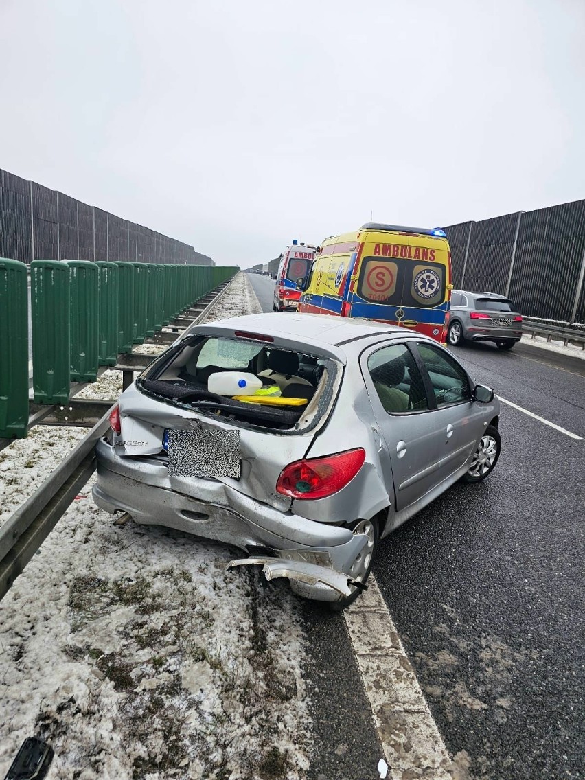 Wypadek na drodze krajowej numer 74 między Kielcami a Cedzyną. Mogą być utrudnienia