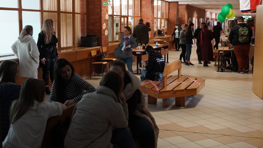 Dzień Otwarty na Politechnice Białostockiej. Przyszli studenci poznawali tajemnice uczelni (zdjęcia)