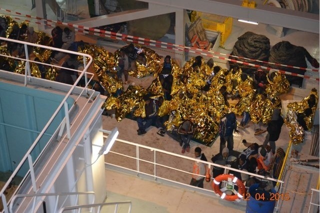 Statek z polską załogą uratował 400 uchodźców [ZDJĘCIA]