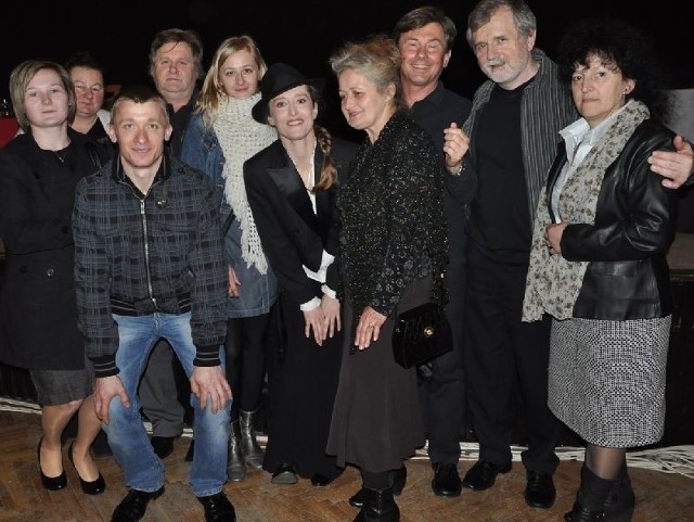 Aktorzy spektaklu z rodziną Agnieszki Sitek.