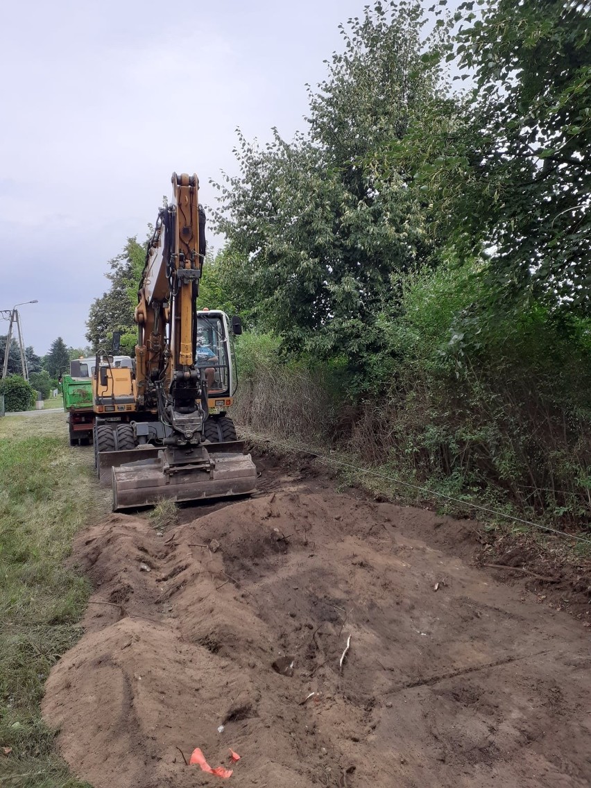 Trwa realizacja II etapu budowy ścieżki rowerowej przy ulicy...