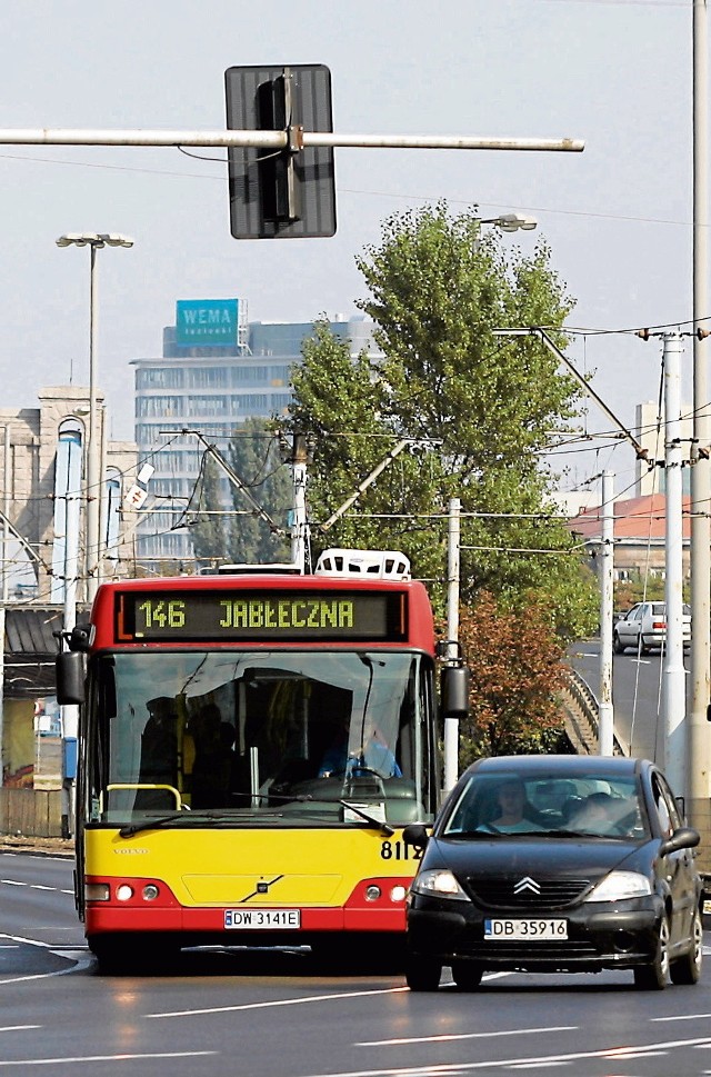 W przyszłym roku będzie nas wozić MPK i inna firma wybrana w przetargu (swoimi autobusami). Czy tam odejdą kierowcy MPK?