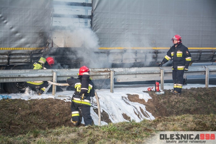 Pożar ciężarówki na S8. Potężny korek pod Oleśnicą (ZDJĘCIA)