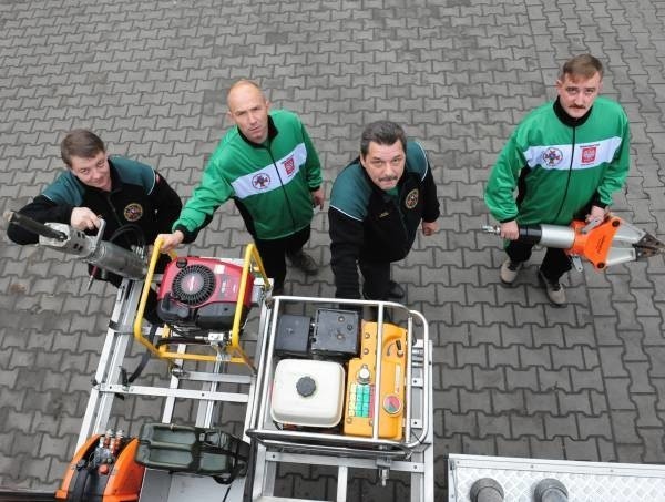 Od lewej: Piotr Józefiok, Piotr Dziacko, Roman Trzcionko, Roman Makuła. &#8211; Ratownik nigdy nie jest pewny, co będzie za chwilę, a kopalni nigdy się dobrze nie pozna.