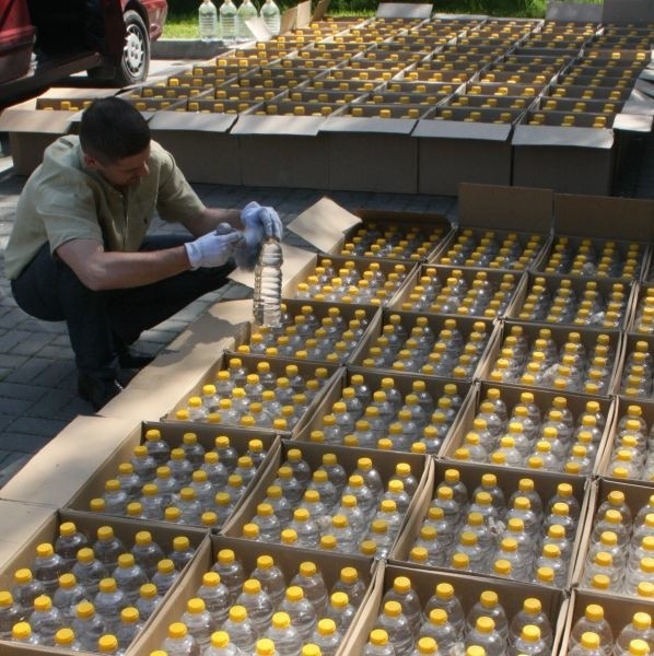 Teraz policjanci sprawdzają skład chemiczny alkoholu. Podejrzewają, że spirytus jest zanieczyszczony.