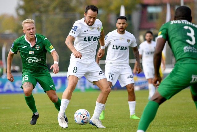 Śląsk Wrocław przegrał z Radomiakiem w Radomiu 0:2 w meczu 13. kolejki PKO Ekstraklasy. Oceniliśmy piłkarzy Śląska za występ w tym spotkaniu. Oceny w skali od 1 do 10, gdzie 10 to klasa światowa, a 1 to występ poniżej wszelkiej krytyki.Do kolejnych piłkarzy przejdziesz za pomocą gestów oraz strzałek