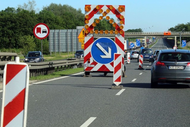 autostrada a4 remont nawierzchni przy punkcie poboru oplat karwiany, ogromne korki.