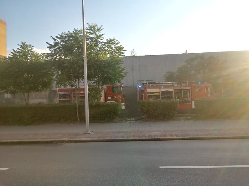 Pożar magazynu na terenie dawnej Fabryki Nici Odra w Nowej...
