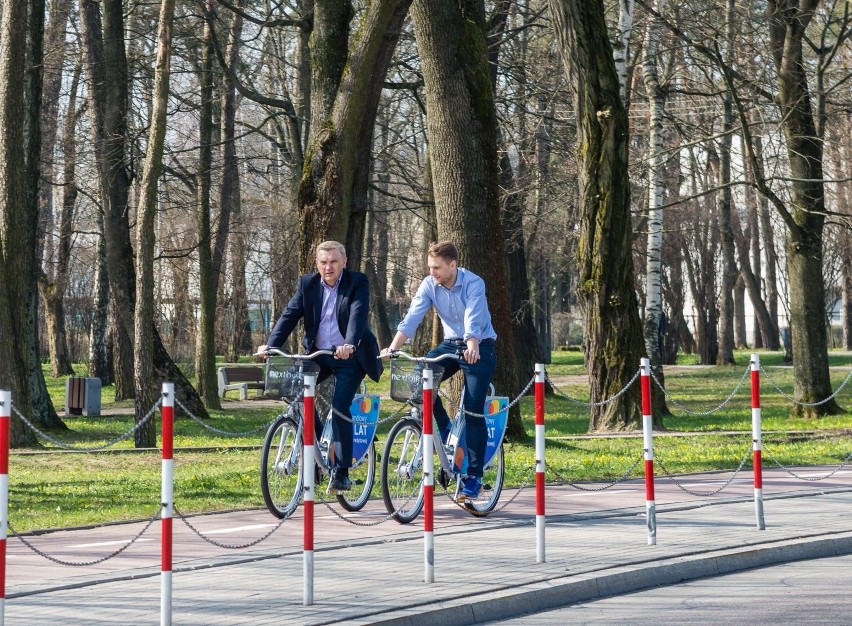 W tym roku przybyło 60 stojaków, 40 rowerów standardowych,...