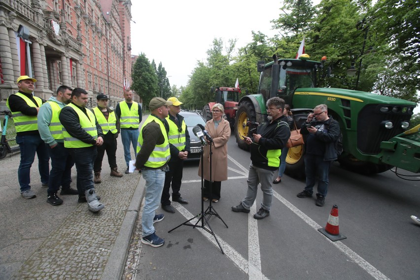 Rolnicy z powiatu gryfińskiego zaostrzają protest. Chcą równego traktowania i ziemi