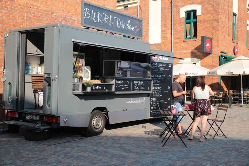 Letni zlot foodtrucków pod Galerią Kazimierz. Było naprawdę gorąco! [ZDJĘCIA]