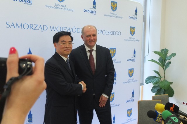 Wicegubernator Zhou Lianqing i marszałek Andrzej Buła.